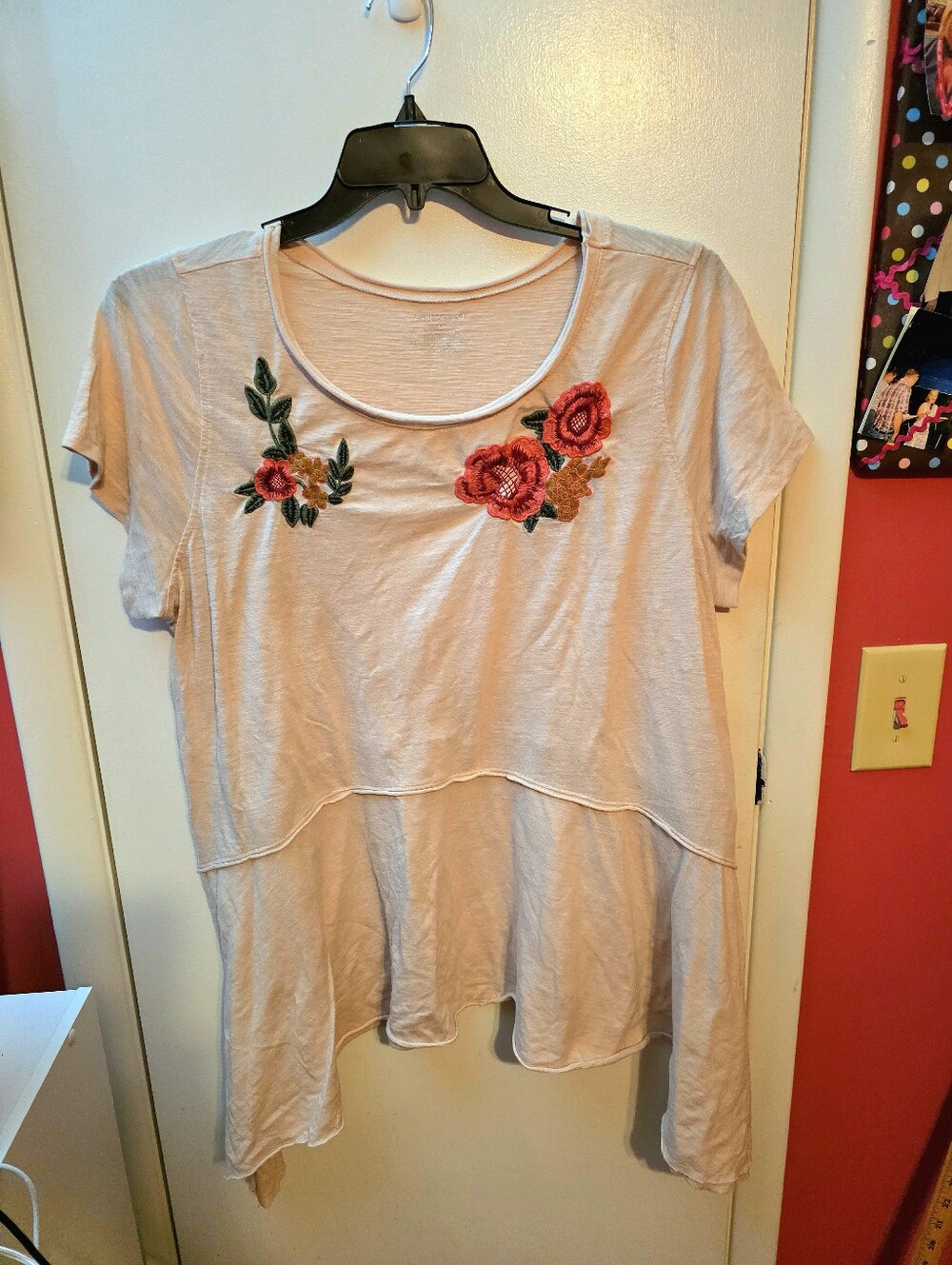 Lane Bryant Short Sleeved Embroidered Floral Top Size 18/20